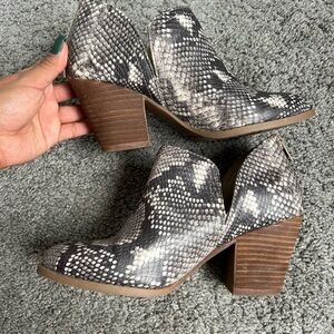 Carlos by Carlos Santana Black and Gray Ankle Booties